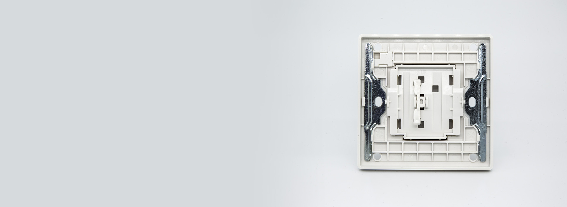 实力 · 强劲耐用
 升级版内嵌钢架和加...