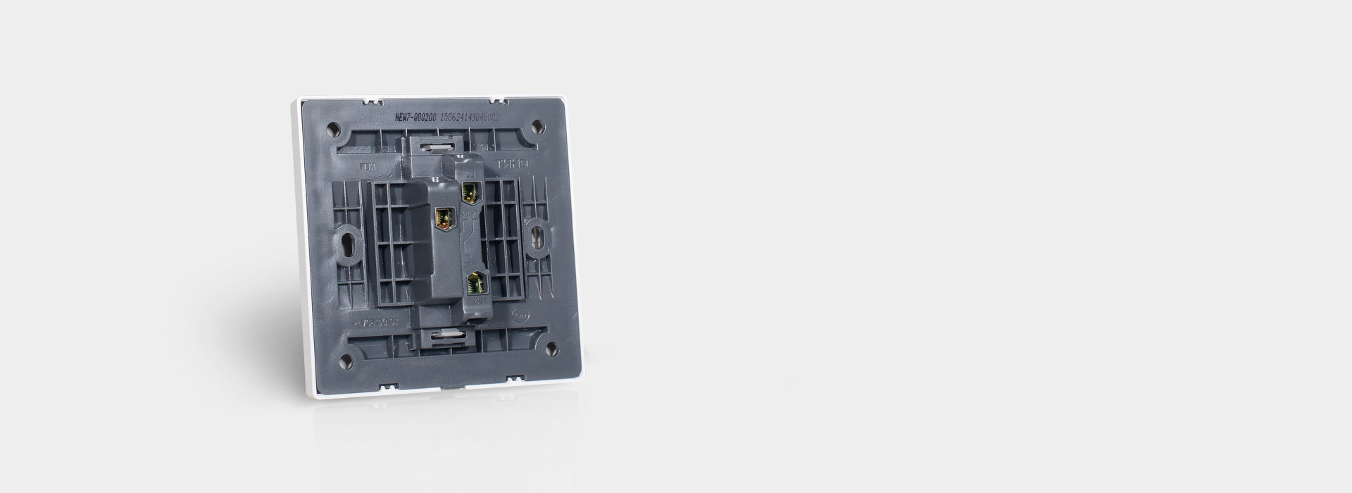 V型接口接线牢固
 相比平底接线口,V型...