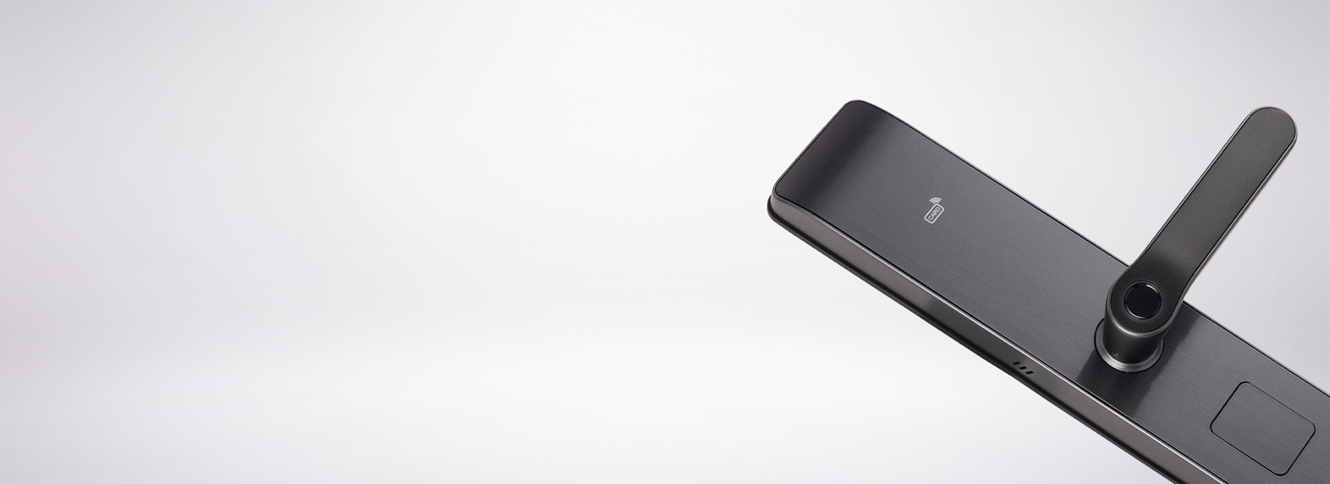 指纹识别,一握即开
 正泰智能锁LOCK...