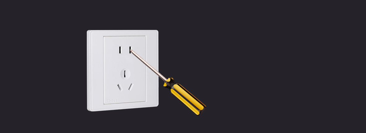 加强型保护门
 在满足国标要求的防单极插...