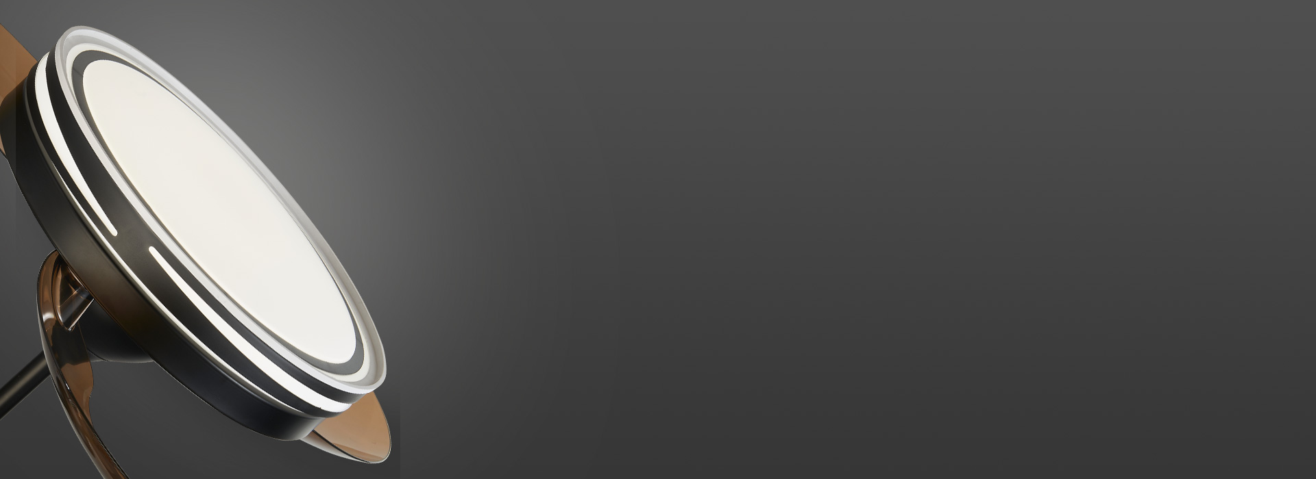 风柔和,光也柔和
 亚克力材质灯罩,透光...