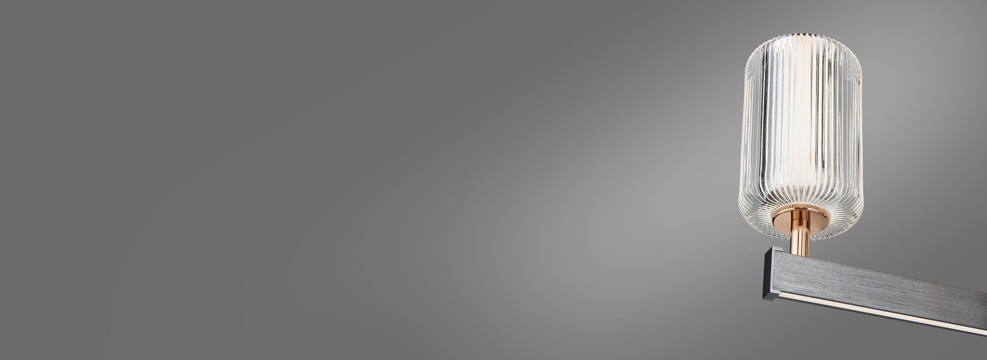 高透明亚克力灯罩,如水晶般出色质感
 透...