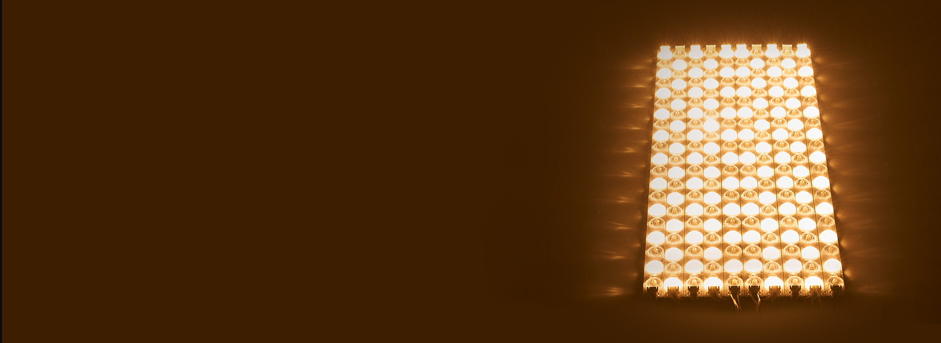 >18000lm光通量,超亮!
 正泰照...