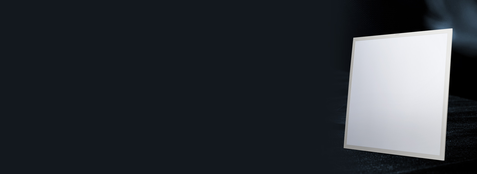 约30mm纤薄灯体
 纤薄简约,轻盈时尚...