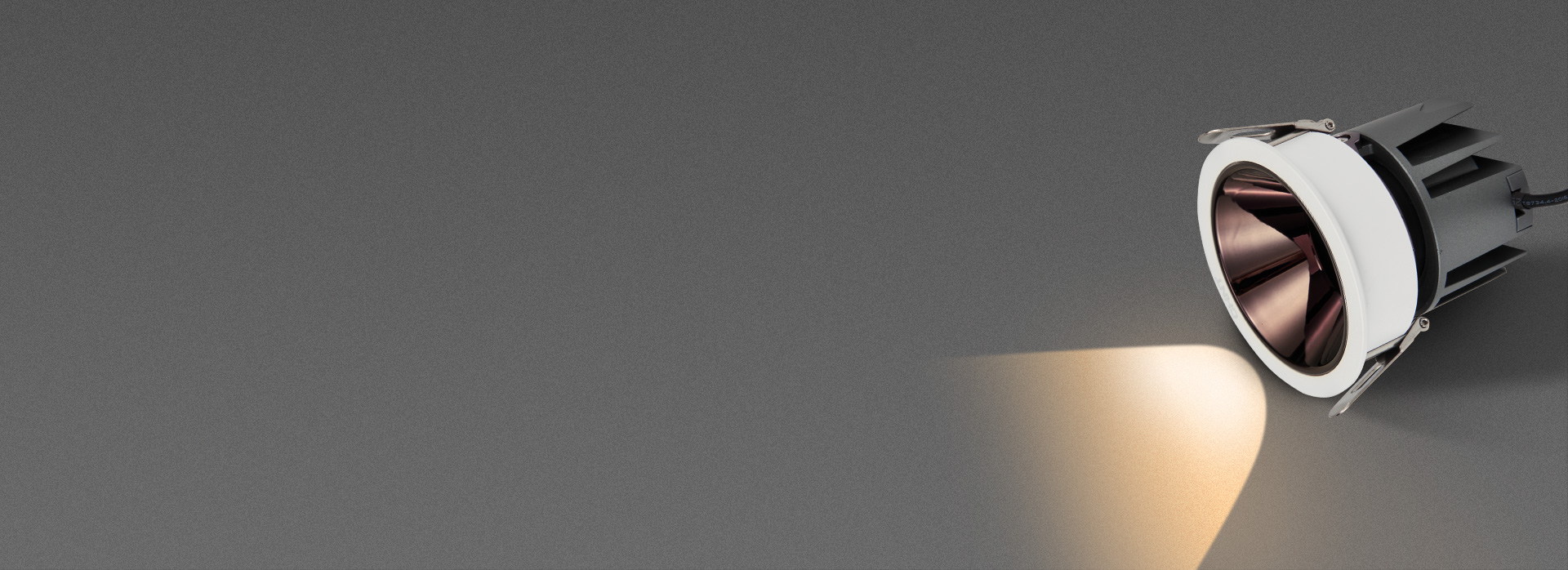 深防眩设计,光线柔和不刺眼
 光源深藏,...