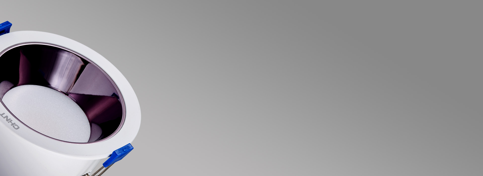 UV电镀灯杯表面
 光学反光杯,电镀工艺...