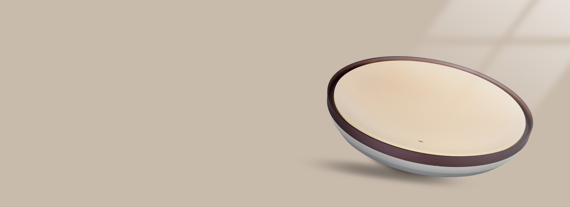 高透光面罩,光线均匀,舒适柔和
 质地轻...