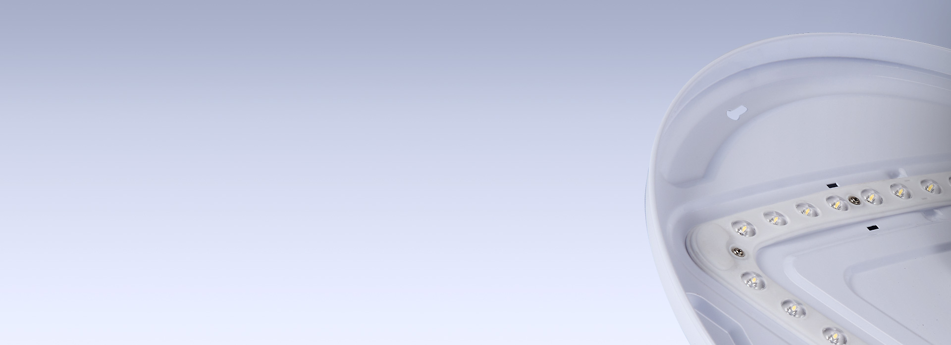 五金底盘,结实耐用寿命长
 正泰照明吸顶...