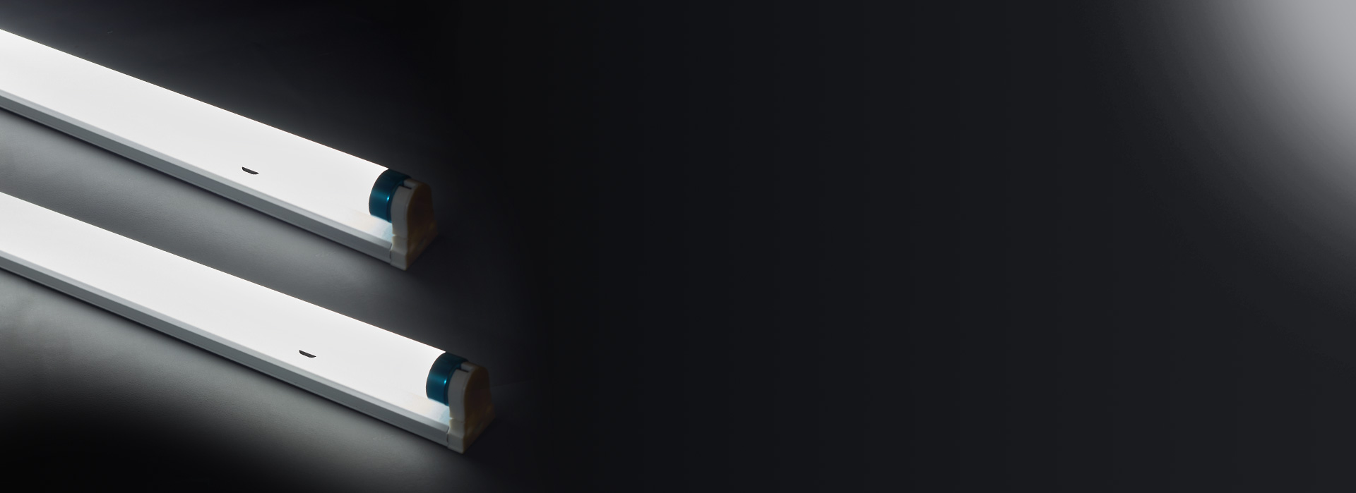 低光衰,寿命持久
 高光效、低光衰。灯的...