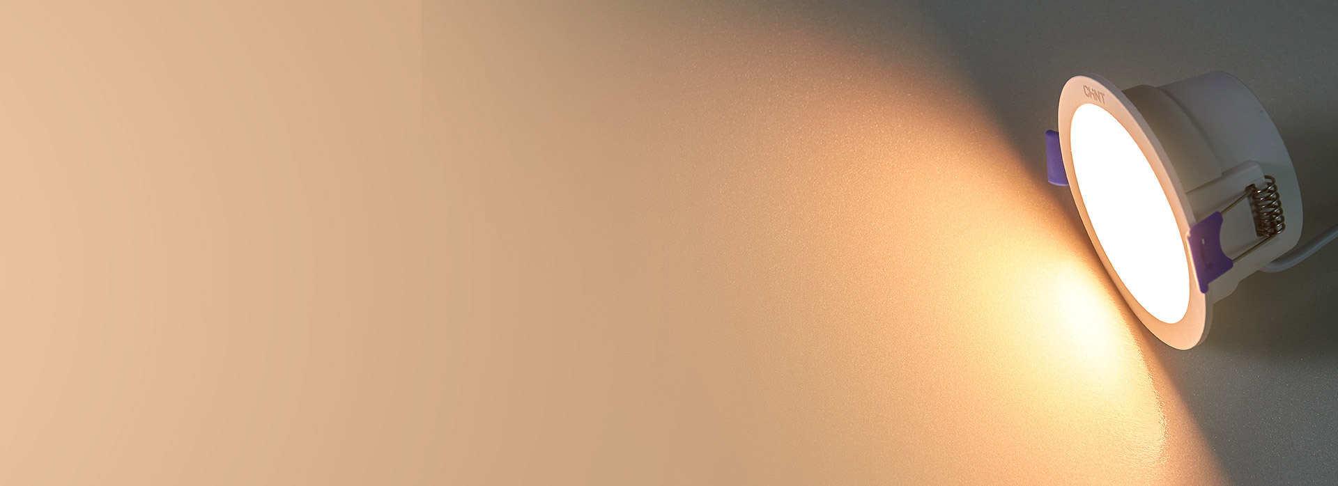 深藏式光源,深防眩护眼
 光源深藏,减少...