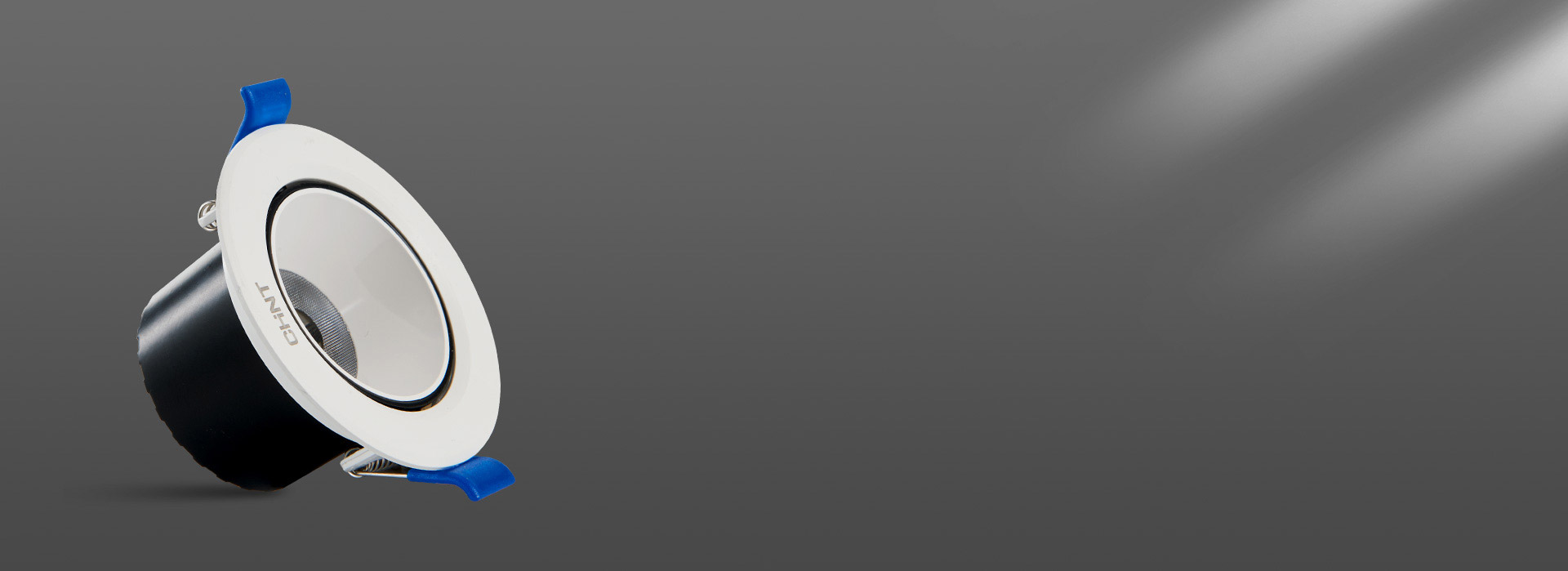 光学灯杯防眩
 反光杯二次光学反射,减少...