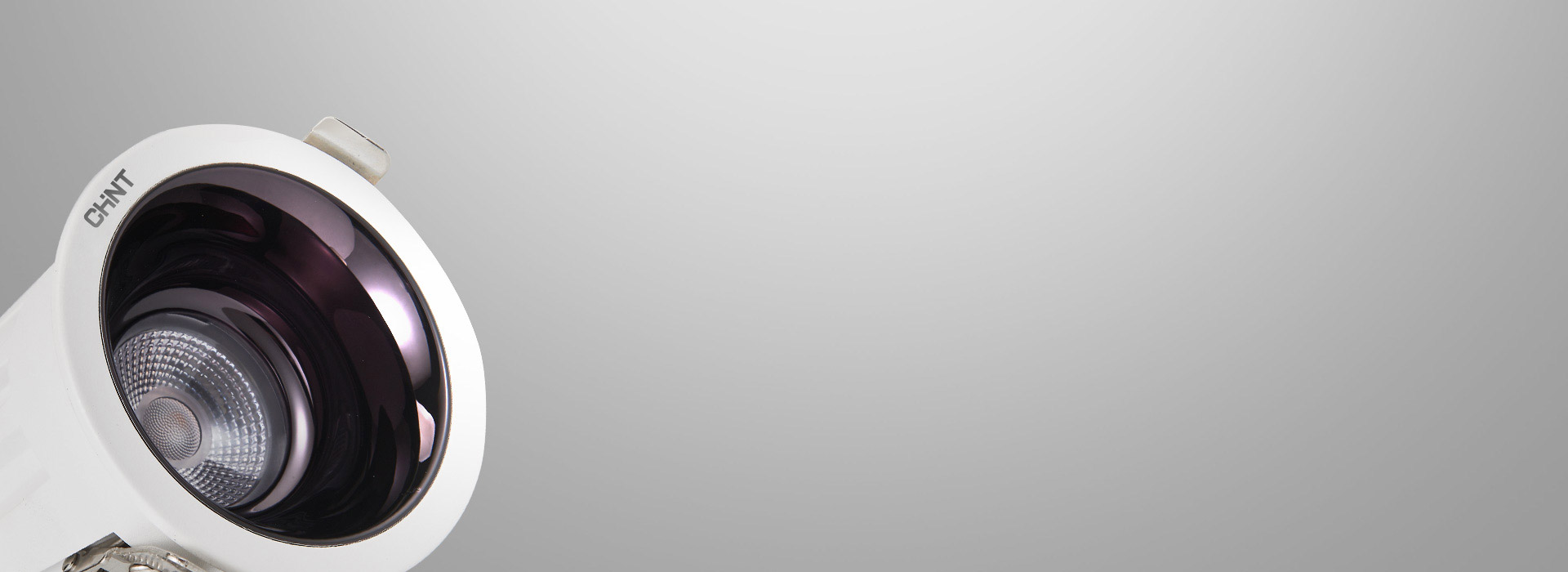 控光防眩
 UV电镀灯杯,光学反射减少眩...