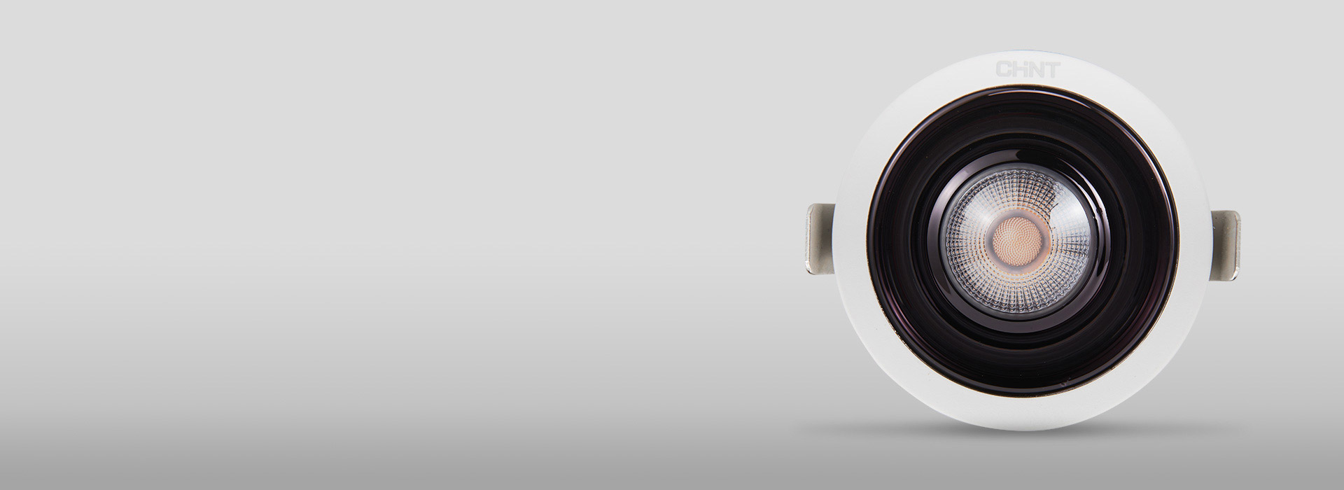 柔光防眩
 光学扩散板,出光均匀柔和。