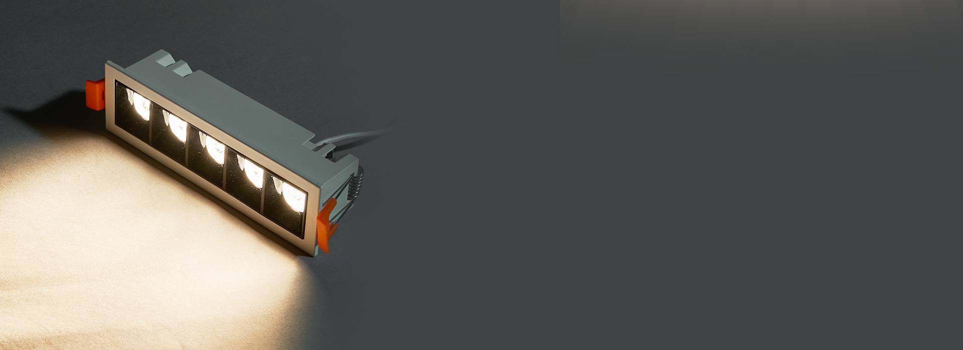 光源深藏,护眼防眩光
 光源深藏,减少眩...