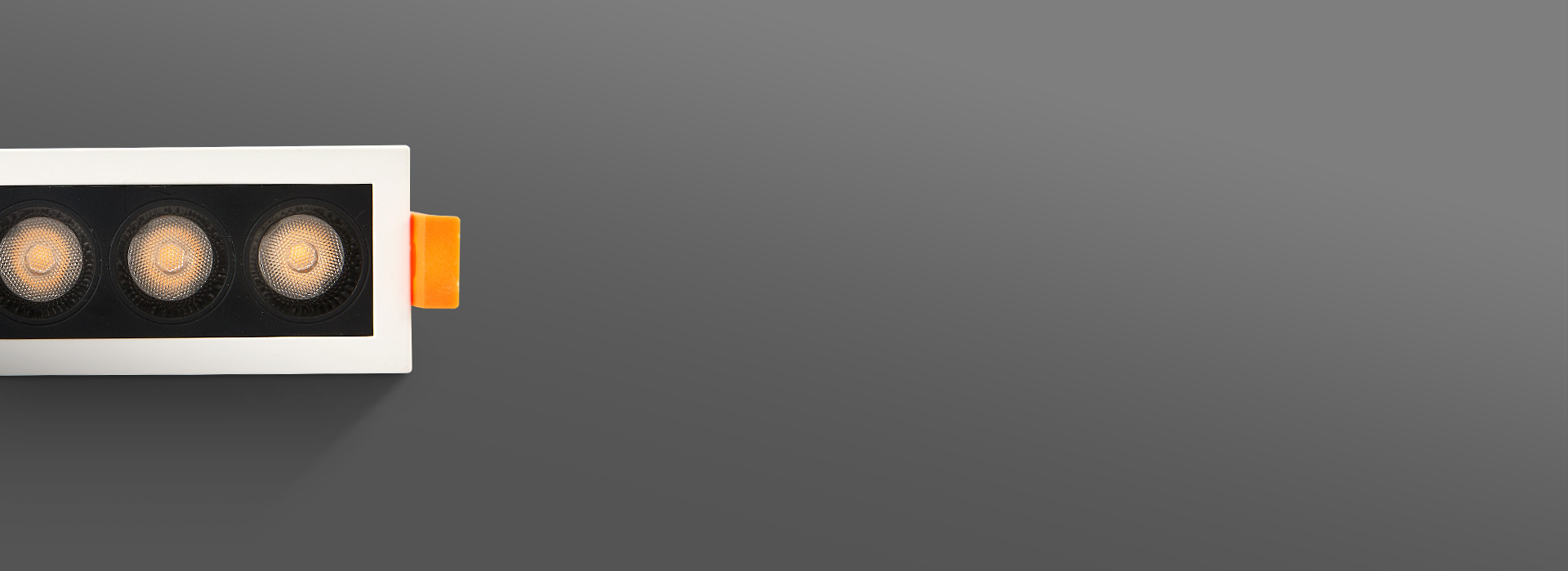 蜂窝式透镜,光线均匀柔和
 立体蜂窝透镜...