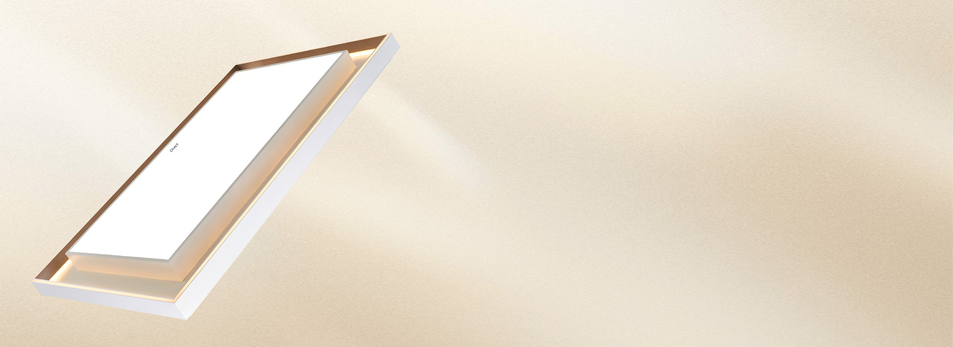 流畅美感,质朴纯粹
 砂白色边框,融合浅...